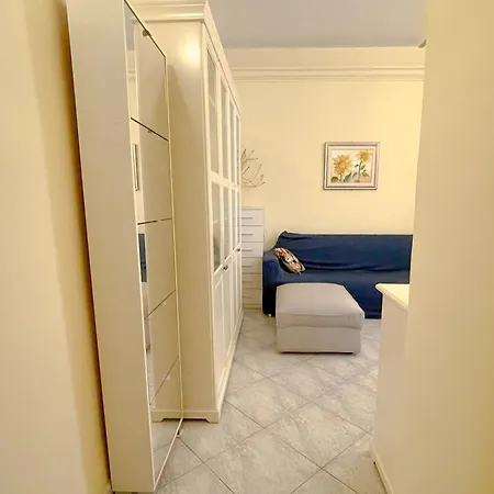 Maria Teresa Ii - Refined Living With Excellent Links - Via Alessandria Appartement *