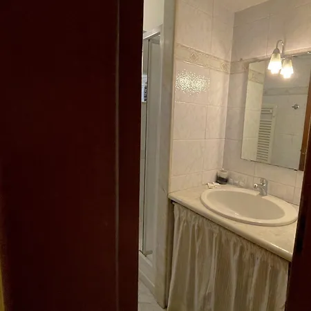 Appartamento Maria Teresa Ii - Refined Living With Excellent Links - Via Alessandria - Quartiere Trieste