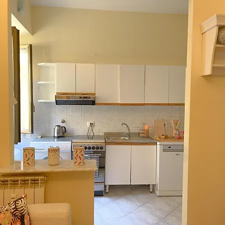Appartamento Maria Teresa Ii - Refined Living With Excellent Links - Via Alessandria - Quartiere Trieste Roma